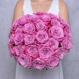 30 růžovofialových 70 cm růží