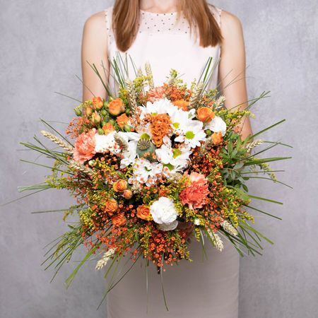 Bílo-oranžová kytice